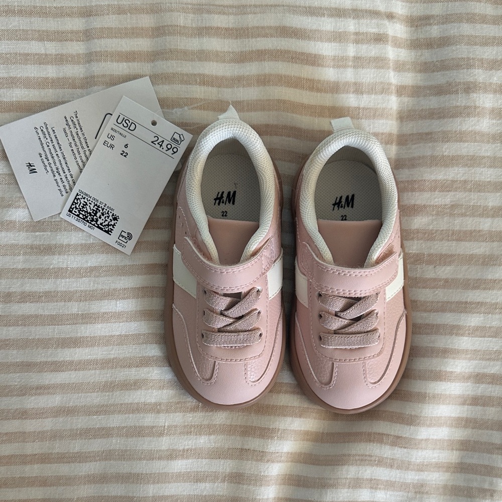 HM brand new toddler size 6 sneaker